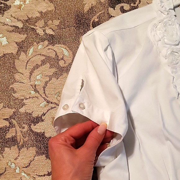 NWOT Crisp White Cotton Stretch Blouse, Short Sleeve, Ruffled V-neck, S - Picture 12 of 15